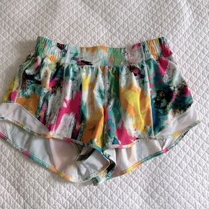 lululemon size 8, 2.5 hotty hot shorts